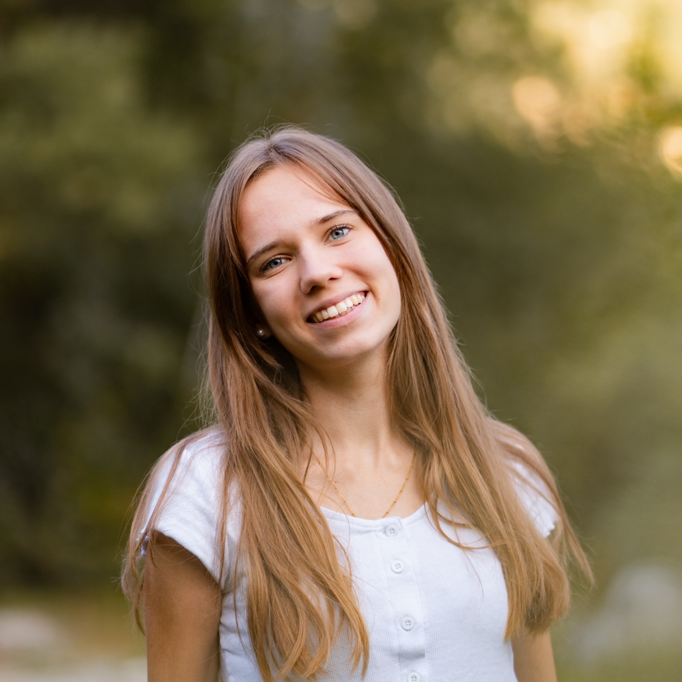 Hannah Kittner, Hochzeits- und Paarfotografin im Münsterland, lächelndes Porträt